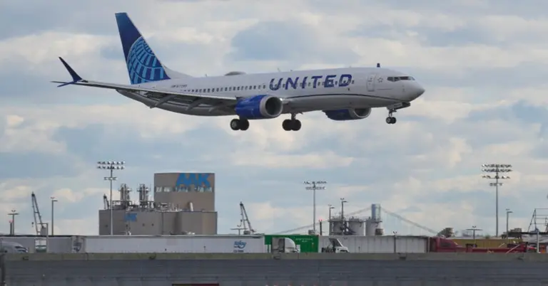 শাটডাউনে বন্ধ যুক্তরাষ্ট্রে ৪০ বিমানবন্দরের বিমান চলাচল